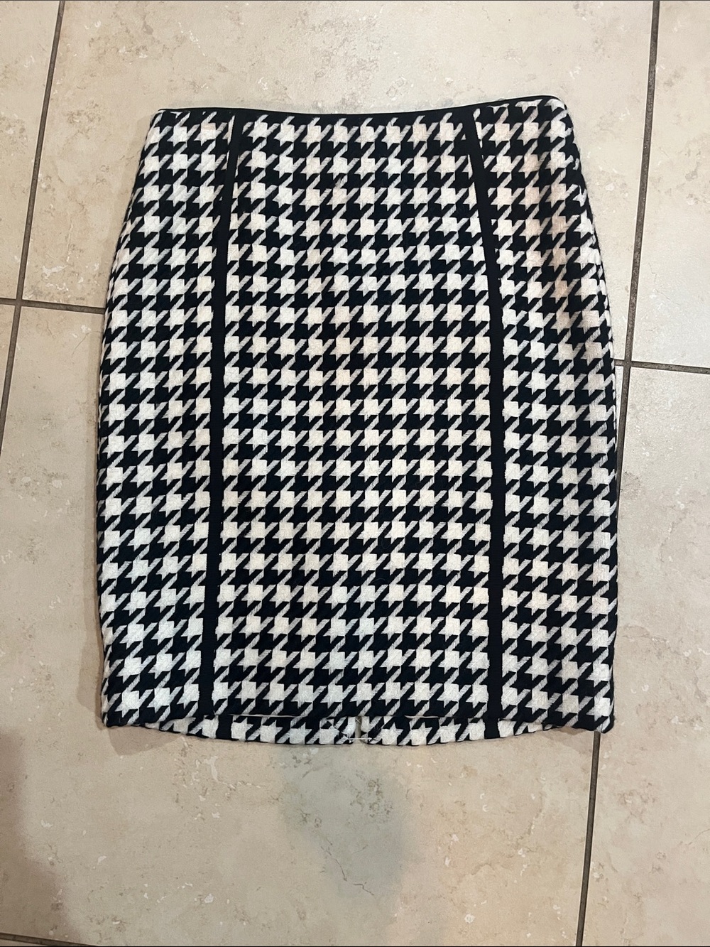 White House Black Market Black and White Houndstooth Pencil Skirt